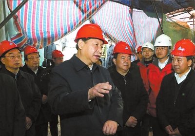 昨天，習(xí)近平在甘肅東鄉(xiāng)察看滑坡重建現(xiàn)場。新華社發(fā)